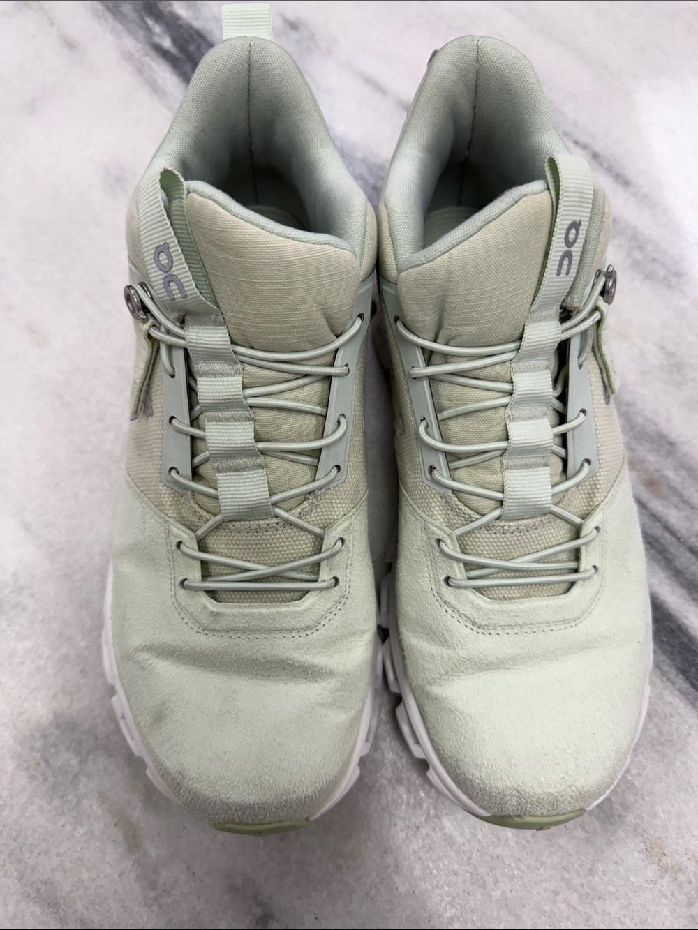 On Cloud Running Women’s Cloud Hi Waterproof Sneakers in Pale Green Size 7